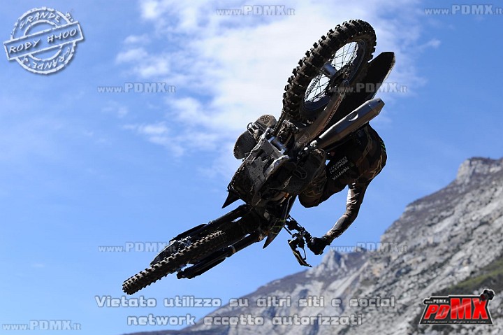 ROB_2475 (Copy).jpg
